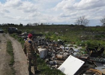 Terra dei fuochi: interventi delle forze dell’ordine a Giugliano in Campania e Nola