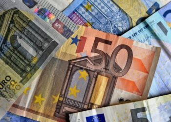 Ruba soldi dai conti della zia disabile: sequestrati 240mila euro a un 59enne nel Salernitano