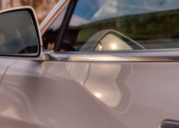 Truffa dello specchietto nel Napoletano: ai domiciliari due pregiudicati accusati di tentata estorsione