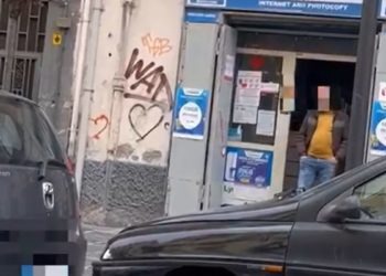 Napoli, favorivano l’immigrazione clandestina con documentazioni false: applicate 14 misure cautelari (Video)