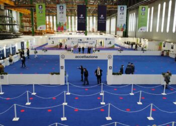 Vaccini, a Napoli oggi centri chiusi per mancanza di scorte: la somministrazione riprende domani