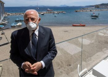 Vaccini, De Luca annuncia: “Anche Ischia è un’isola Covid-free”