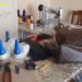 Napoli, scoperta “fabbrica del falso”: sequestrati 7.000 articoli contraffatti e 100 macchinari (Video)