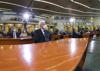 29 anni fa le stragi di Capaci e via D’Amelio, il monito del presidente Mattarella: “O si sta contro la mafia o si è complici”