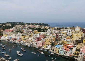 Procida è la prima isola d’Italia “Covid-free”: vaccinato il 92% della popolazione