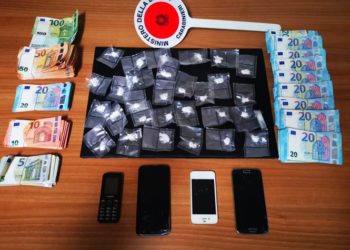 Acerra, spacciava droga nonostante fosse ai domiciliari: in manette 34enne e il suo complice