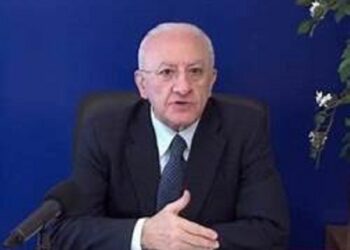 Vaccini, De Luca rivendica le 90 mila dosi in meno