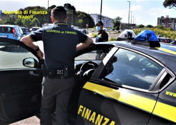 Napoli, a setaccio i quartieri Barra Ponticelli e San Giovanni a Teduccio: sequestri di droga e sigarette (Video)