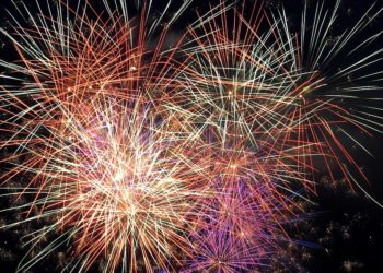 Napoli, fa esplodere fuochi d’artificio in strada a Soccavo: denunciato 31enne