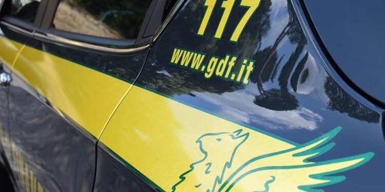 La Guardia di Finanza denuncia in provincia di Napoli 298 persone per truffa : avrebbero percepito illecitamente il Reddito di Cittadinanza