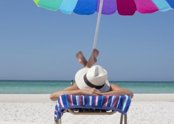 da oggi lettino e ombrellone si prenotano con una comoda app