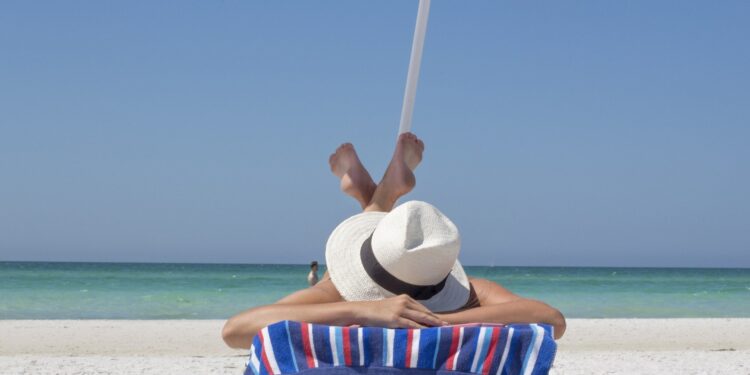 da oggi lettino e ombrellone si prenotano con una comoda app