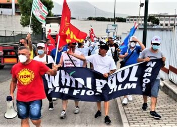 Nuova giornata di proteste per i lavoratori della Whirlpool di Napoli