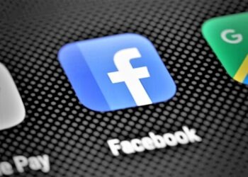 Sorrento, perseguita l’ex fidanzata sui social network: denunciato poliziotto