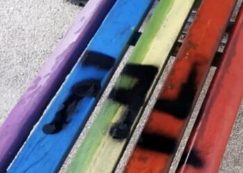 Casertano, atti vandalici sulle panchine arcobaleno