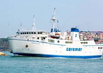 La nave Caremar il cui equipaggio ha sventato ieri sera un suicidio allertato dalla Capitaneria di Porto