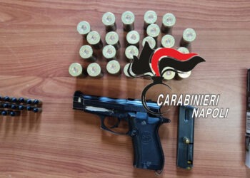 Afragola, ritrovata una pistola e 103 proiettili tra le aiuole
