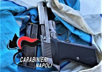 Napoli, nasconde una pistola nel chioschetto dei gelati: pusher in manette