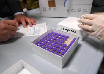 Mix vaccini, l’Unità di crisi regionale chiede chiarimenti al ministero della Salute: intanto mancano le dosi