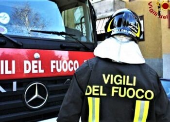 Maddaloni, crolla il solaio di un palazzo in centro: sgomberata una famiglia