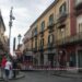 Via Garibaldi transennata ad Aversa dopo il crollo di calcinacci