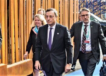 “Green pass” obbligatorio per cinema, teatri, viaggi, al bar e al ristorante: ecco le novità