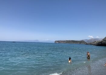 Turisti in rivolta: non torneremo in Calabria, il mare è sporco