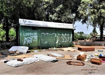 Caivano, lo stazionamento dei pullman trasformato in discarica (Foto e video)