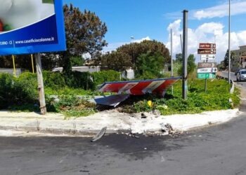 Ennesimo incidente mortale sulla Domitiana: auto investe pedone