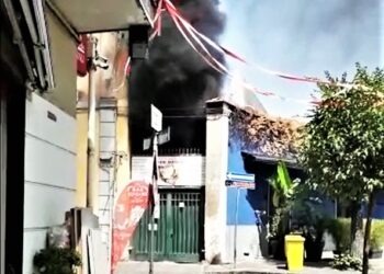 Frattamaggiore, fiamme all’Istituto alberghiero “Don Bosco” (Video)