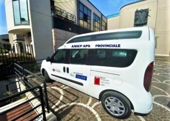 Casagiove, la Bcc dona all’Aniep un furgoncino per il trasporto dei disabili
