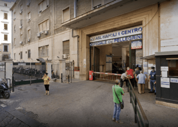 Ospedale Vecchio Pellegrini, infermiere minacciato