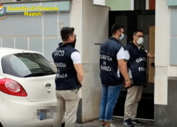 Camorra, sequestrati beni per 20 milioni di euro a un commercialista vicino al clan Mallardo (Video e foto).