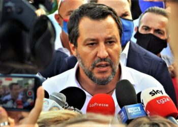 Salvini a Santa Maria Capua Vetere: “Solidale con chi indossa la divisa” (Video Intervista)