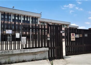 Aversa: discarica abusiva scoperta alle spalle dell’Istituto “A.Gallo” (Foto e video)