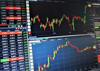 Smantellata centrale della truffa a Sant’Arpino: eseguivano operazioni illegali di trading online