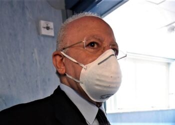 Covid-19 in Campania: 68 positivi su 1.494 tamponi. De Luca: “Mascherina anche d’estate”