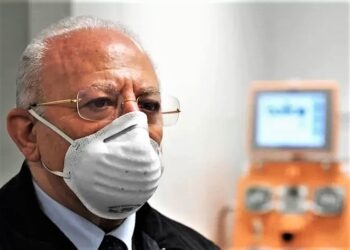 Scuola, Vincenzo De Luca: “Senza vaccinazioni gli istituti restano chiusi”