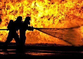 Terra dei fuochi: fiamme all’ex discarica di Masseria del Pozzo a Giugliano