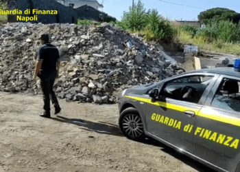 Traffico illecito di rifiuti tra le province di Napoli e Caserta (Video e foto)