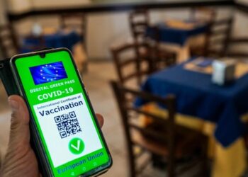 Campania, cresce l’adesione alla campagna vaccinale: l’effetto Green Pass convince gli indecisi