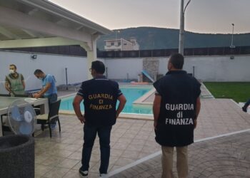 Provincia di Caserta: usura ed estorsione aggravata dal metodo mafioso, 5 in manette (Video e foto)