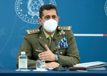 Vaccino covid, corsie preferenziali per i giovani, si parte dopo Ferragosto