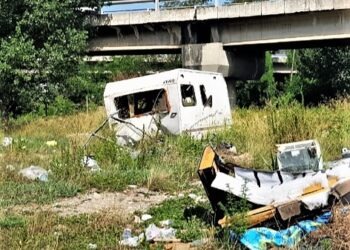 Napoli, intervento delle forze dell’ordine contro l’abbandono dei rifiuti