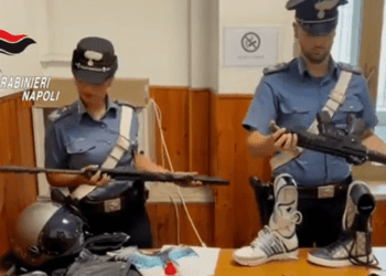 Torre Annunziata, sparano pallini ad aria compressa contro i passanti (Video)