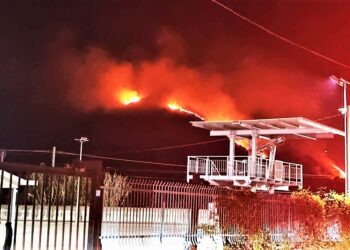 Inferno nel Casertano: le fiamme devastano i monti Tifatini
