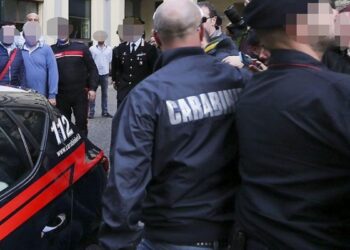 Napoli, arrestati 2 carabinieri per favoreggiamento al clan