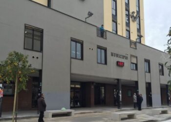 Giugliano, furto in municipio: portati via i soldi e le carte d’identità