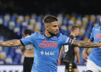 Il Napoli regola il Venezia, ma che sofferenza! Ingenuità di Osimhen, il destino dalla parte del Capitano. Le pagelle.