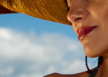 Makeup da spiaggia: segreti per evitare irritazioni ed inestetismi